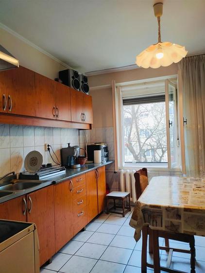 Apartament 3 camere pe Stefan Cel Mare