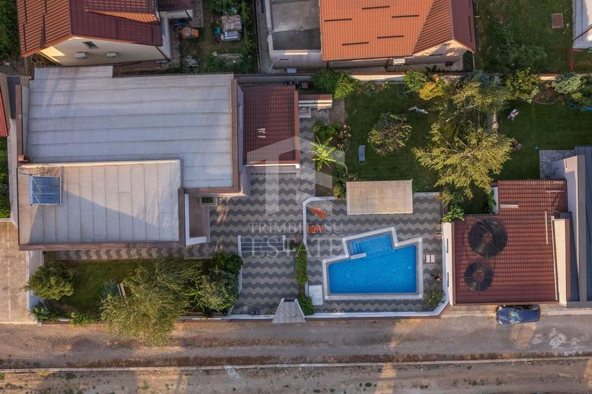 Vilă 342 mp cu piscină și 800 mp teren / 4 dormitoare / Pleașa