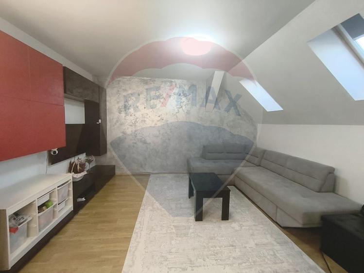 Apartament cu 3 camere de vanzare in zona Soarelui