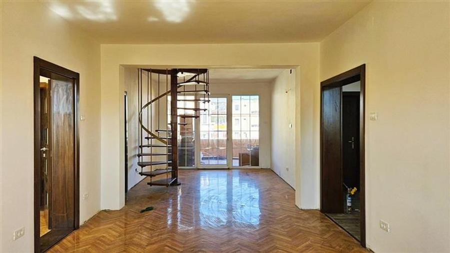Apartament in asociatie, renovat, 6 cam 2 nivele cu garaj Elisabetin