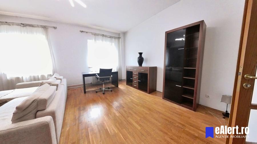 Apartament 3 camere de inchiriat, 140 mpu, Zona Unirii, 2002, etaj 1/8