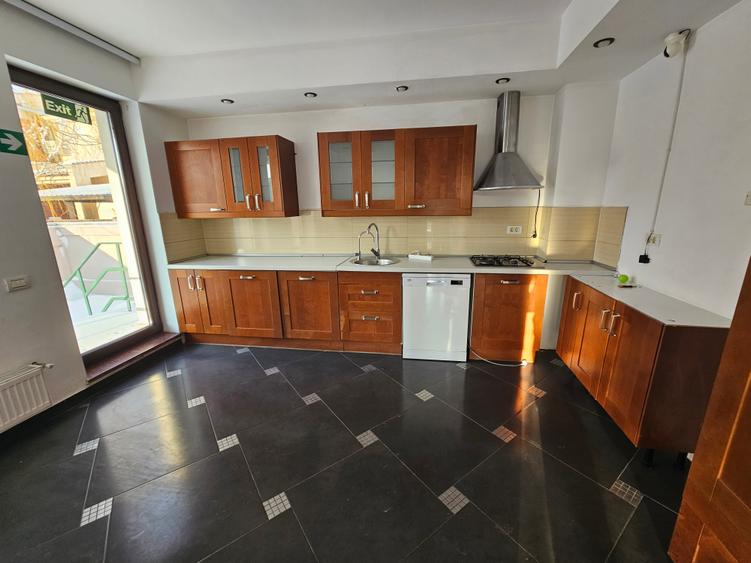 Casă individuală P+2, 5 camere, teren 390 mp – Otopeni