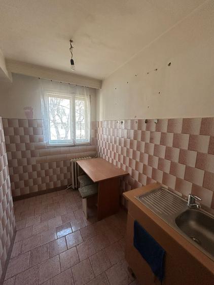 Apartament 2 camere-Zona Sud - etaj 2/4 - 40 mp 43000 euro negociabil