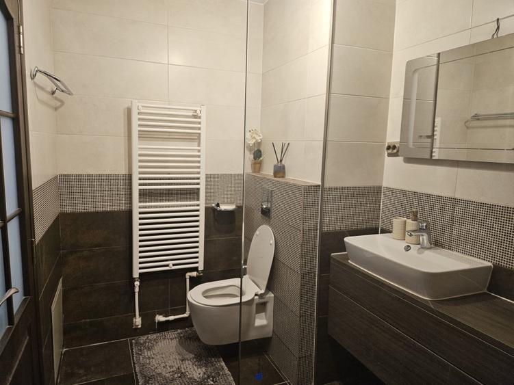Apartament 2 camere , bd unirii , stradal