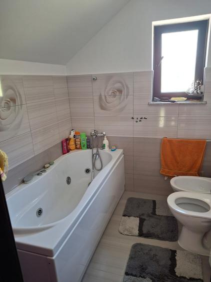 Casa cu etaj la Hudum