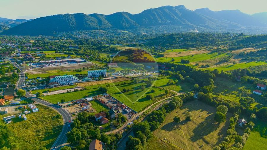 Teren intravilan 7.660 mp lângă Bran, panoramă 360°, comision 0%