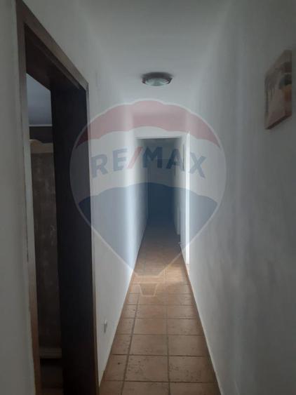 Hotel / Pensiune cu 18 camere de închiriat