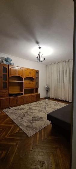 De vanzare apartament cu 2 camere, central, Bloc BR, et. 2, 76.000 euro