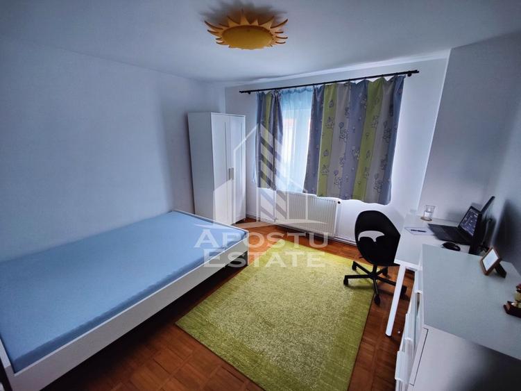 Apartament cu 4 camere, decomandat, 96 mp utili , zona Girocului