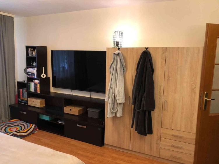 Inchiriez apartament cu 2 camere,decomandat