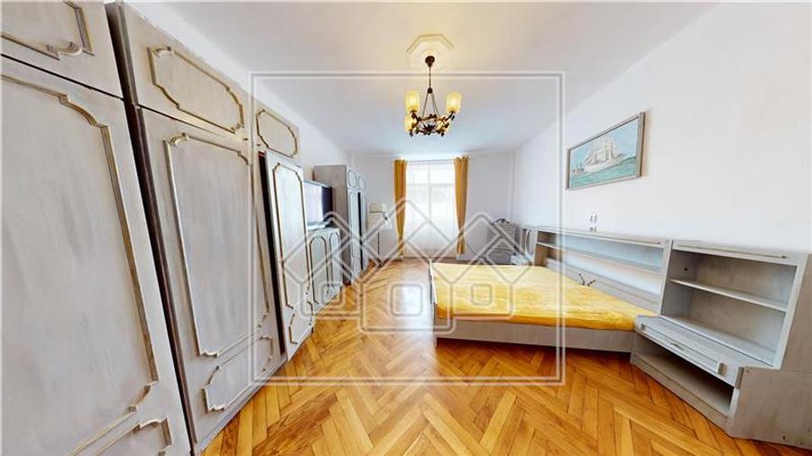 Ap. cu 2 camere si 20 mp de gradina, mobilat, Zona Centrala