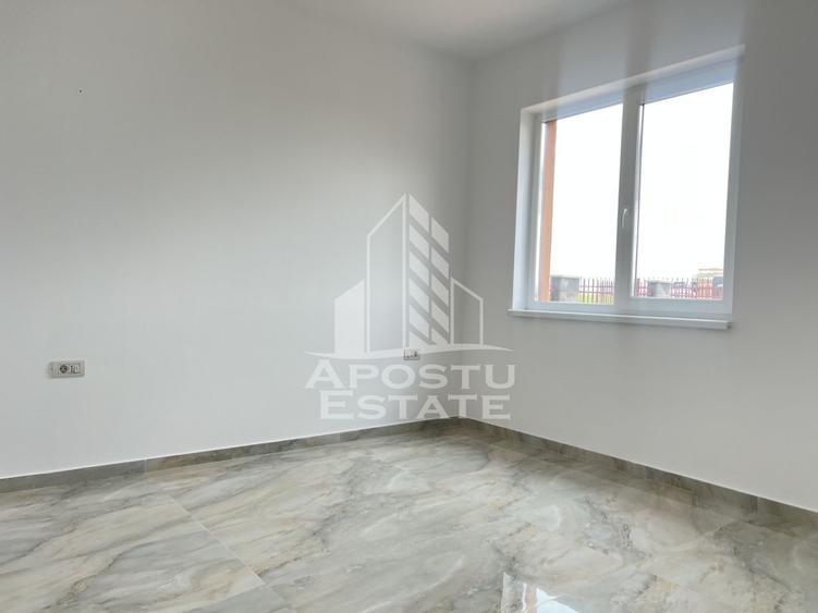 Duplex P+E, 4 camere, 2 locuri de parcare, in Sanandrei