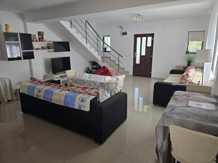 De Vânzare Casă - Duplex cu 3 camere