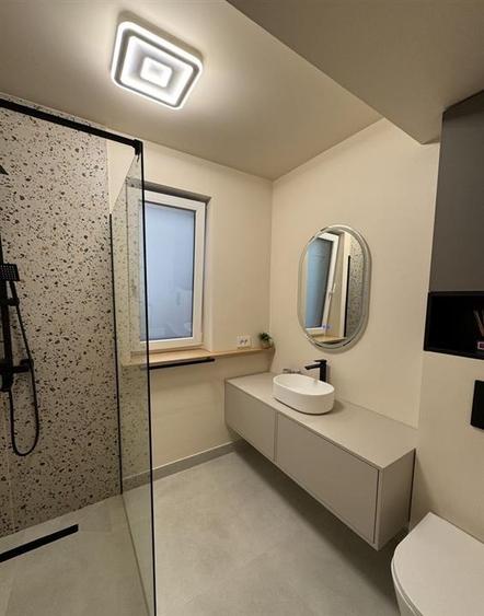 Apartament 2 camere balcon si parcare zona Strand