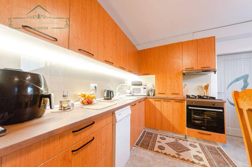 Vila cu 6 camere, zona Via Carmina Vladimirescu, Arad