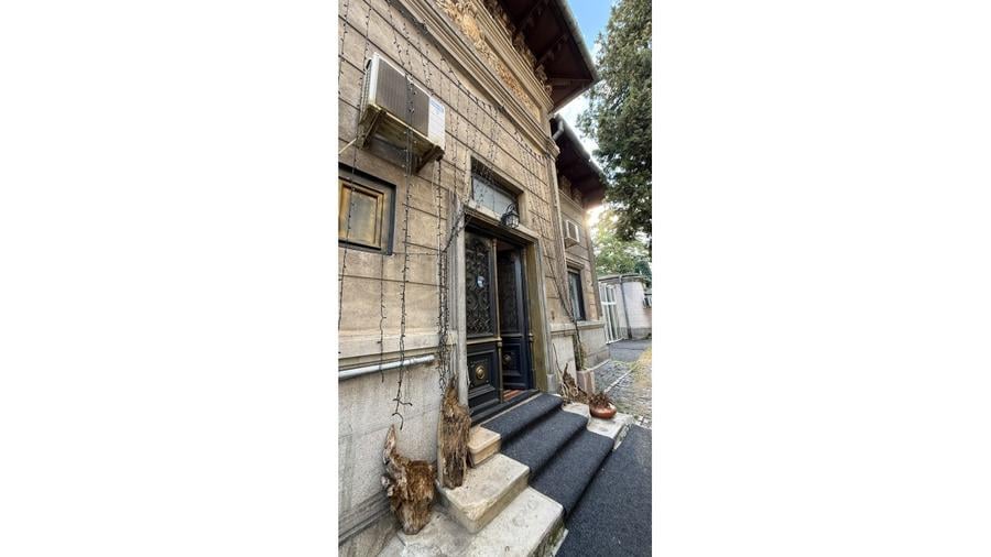 REV2005926 Vilă de închiriat, 7 camere, Dorobanți,pretabil comercial