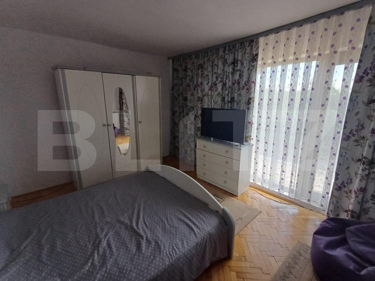 Casa plan parter plus etaj cu 6 camere, 250 mp si 2400 mp teren, zona Pestisani