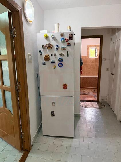 Inchiriem apartament cu 2 camere in Mazepa 2, et.3, pret 2000 de lei.