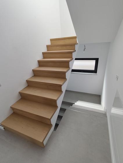 FARA COMISIOANE Vila TOP cu 5 camere 3 bai P+1 cu 2 placi beci mare la cheie