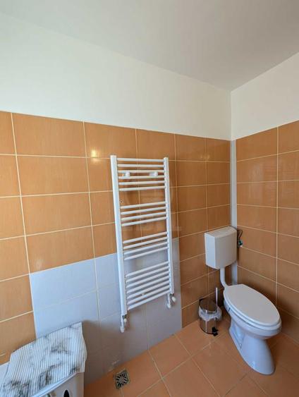 Ap. de inchiriat cu 2 camere, 55 mp , EROILOR