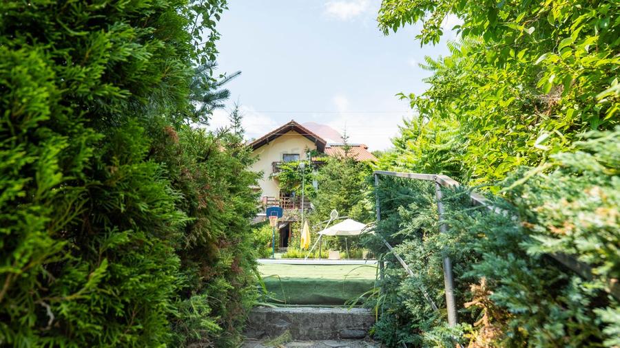 Vanzare vila/pensiune D+P+E+M 10 camere, Daesti jud. Valcea