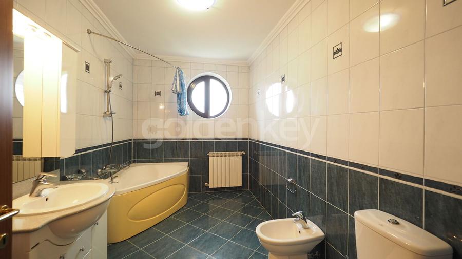Vilă spectaculoasa cu garaj dublu, piscina si gradina de 750 mp