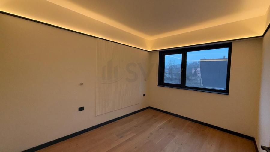 REA1027643 Studio Premium Parkline