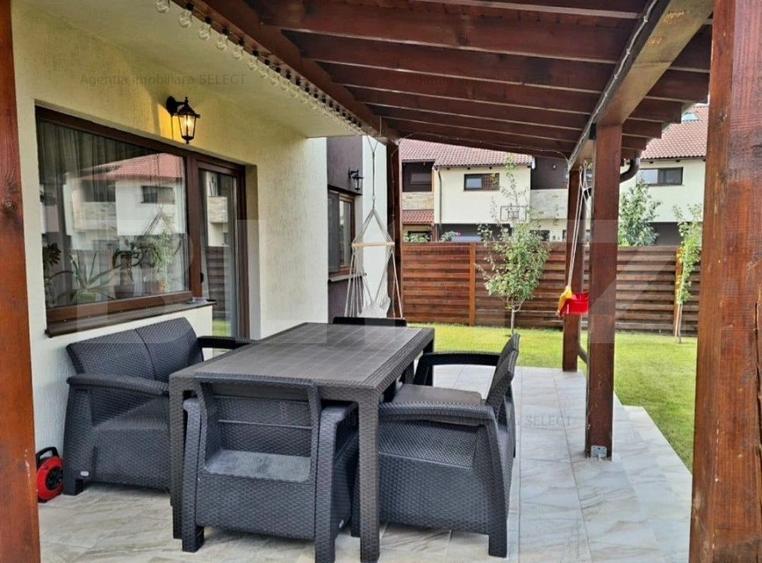 Casa 5 camere, IZVOR
