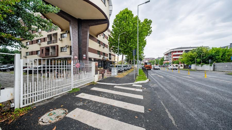 Apartament 3 camere, complet mobilat, decomandat, etaj intermediar
