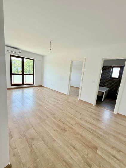 APARTAMENT CU 1 CAMERA + BIROU, BAIE CU GEAM, 48 MP, BUCIUM