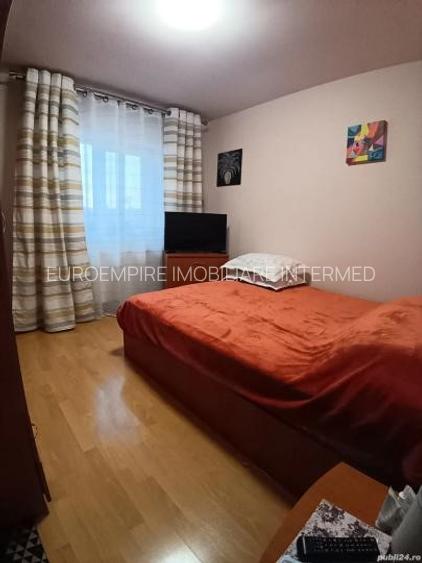 Apartament cu  2 camere de  vânzare, decomandat, zona KM 5 - 2