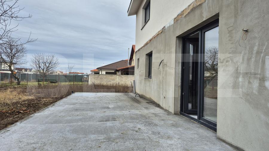 Casa de vanzare semifinisata 167MP, teren 960 mp, in Lazuri
