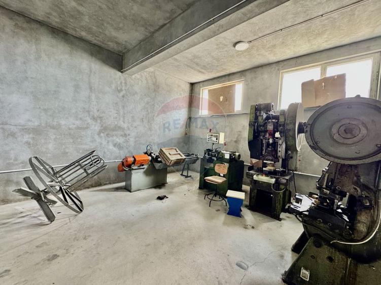 Hala industriala 612 mp + birouri 225 mp – Codlea, Brasov