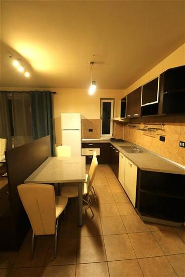 Apartament 3 camere, curte privata cu piscina in Dumbravita