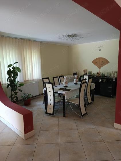 OTOPENI CENTRAL–imobil multifunctional 350m.p.(3 apartamente)&1000m.p.teren ,