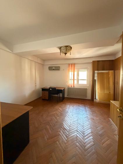 Piata Romana, 4 camere nemobilate, etaj 4/P+5, 115mp