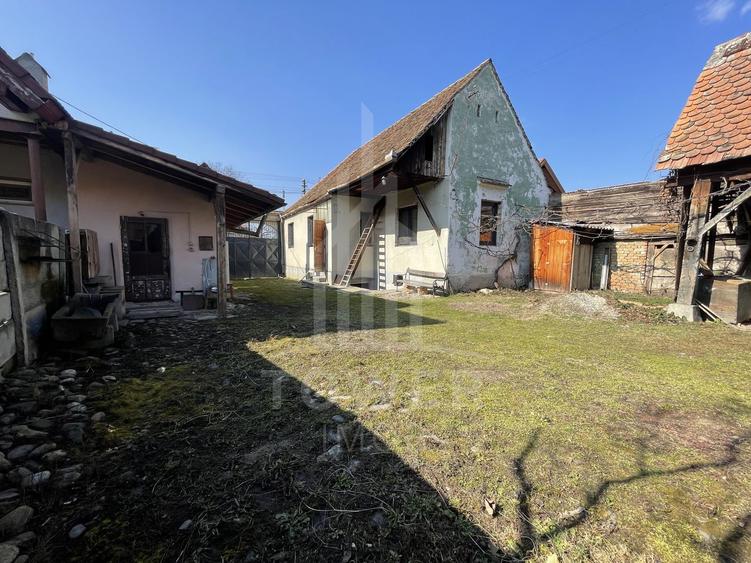 Casă individuală | 2 corpuri | Șură și anexe | teren 1460 mp – Porumbacu De Jos
