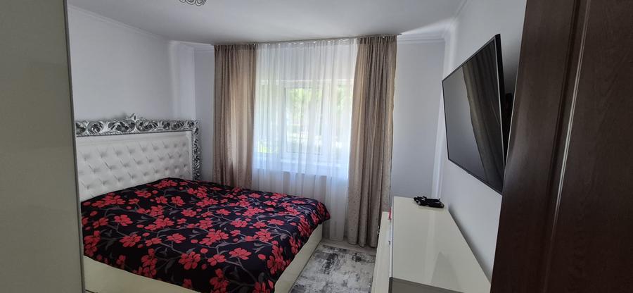 Apartament 3 camere de vanzare