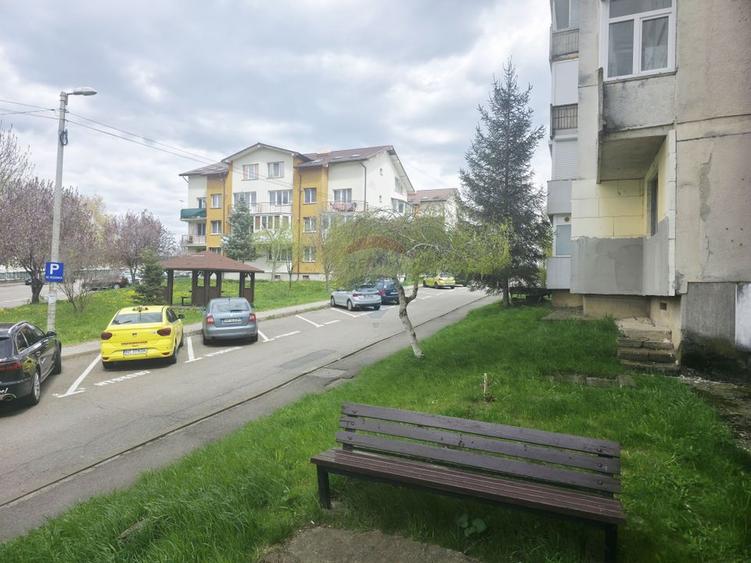 Apartament cu 4 camere de vânzare în zona Calea Romanului