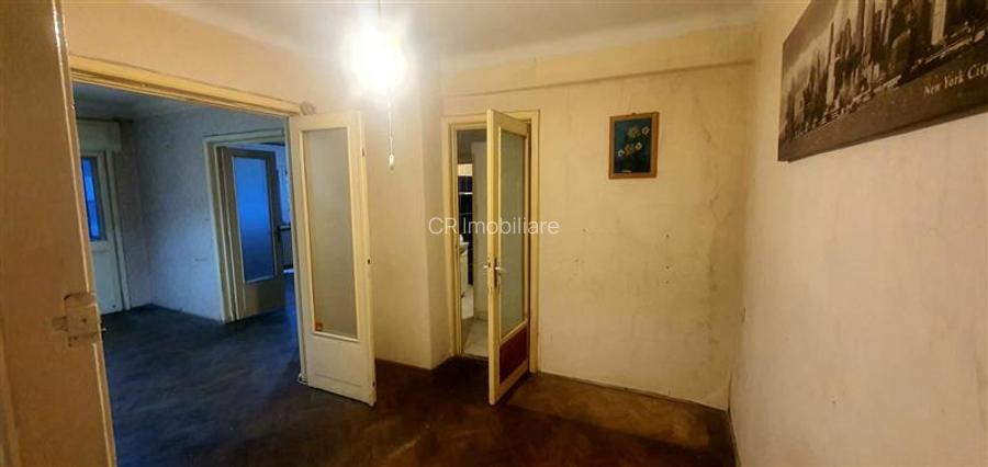 Apartament 3 camere Piata Sfanta Vineri - 4