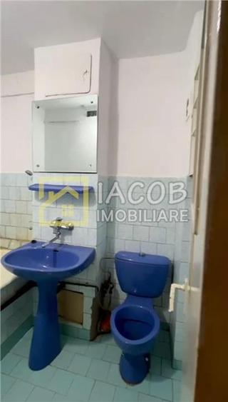 Apartament cu 3 camere, etajul 1, str. Milcov, Bacau