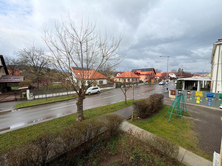 Apartament 2 camere 46 M² + balcon 10 M² cu priveliste Simeria