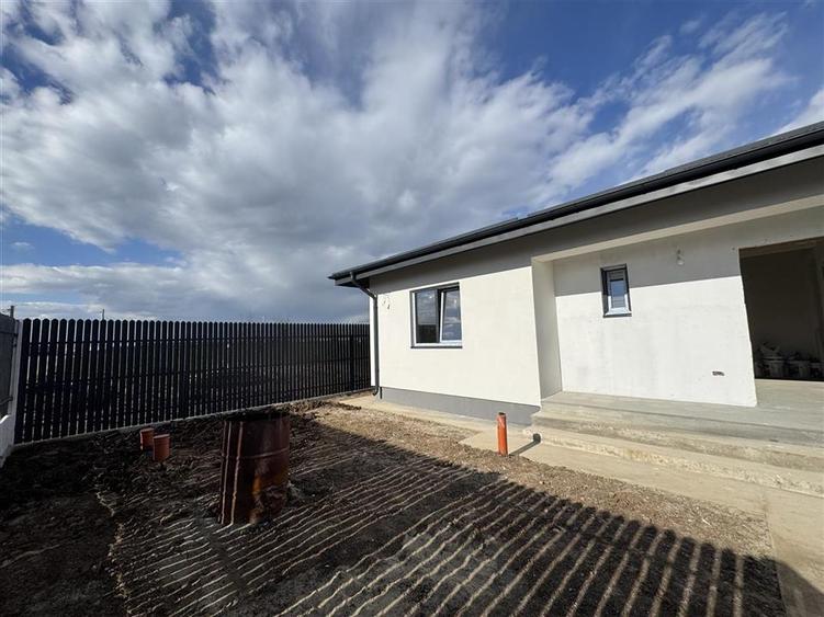 VANZARE CASA PARTER INDIVIDUALA DOMNESTI STRADA ASFALTATA TEREN 405 MP
