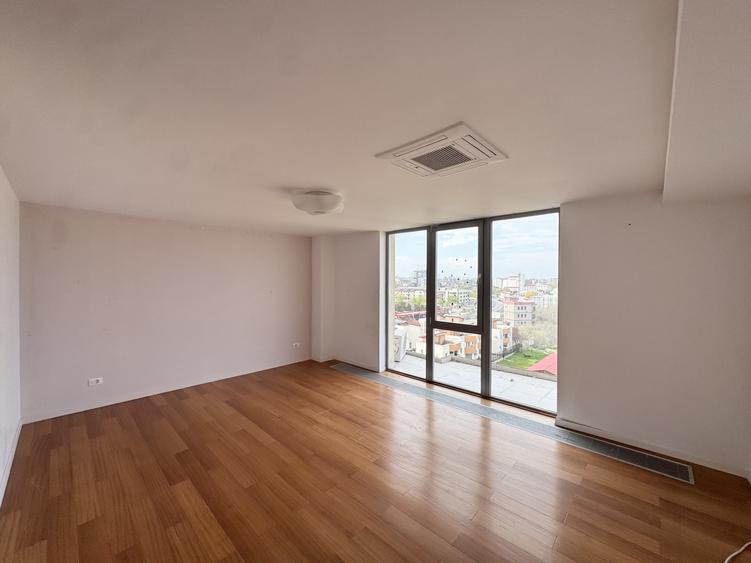 Penthouse langa plaja cu vedere la mare si terasa imensa