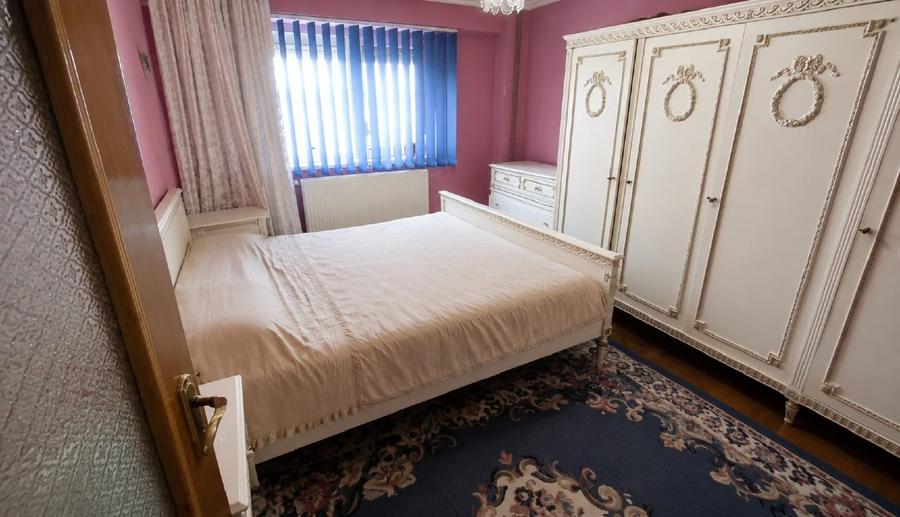 Apartament cu 4 camere vis-a-vis de Biserica Alba