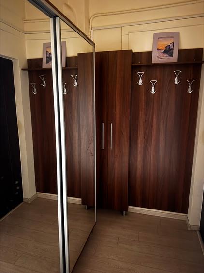Apartament mare, luminos, 50 metri de metrou.