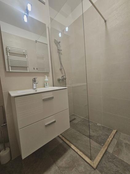 Spatiu Comercial langa mall Plaza/ideal birou/loc de parcare inclus