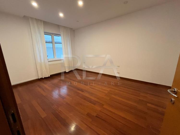 Apartament 4 camere  Resedinta