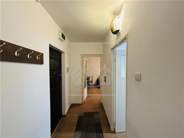 Ap decomandat, 2 camere, balcon, etaj 5/8 - M. Viteazu