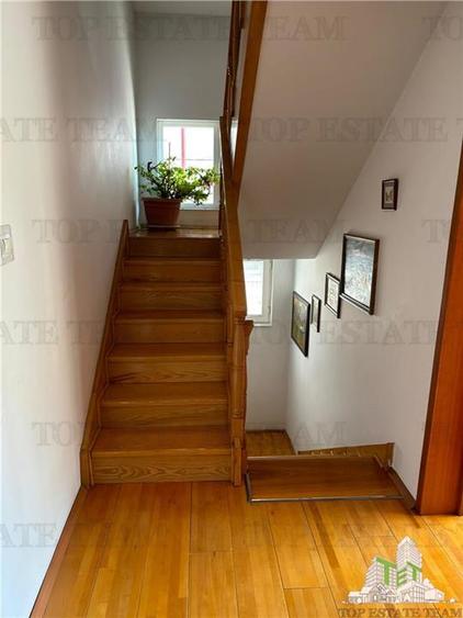 Vila de exceptie 6 camere 450 mp utili, 1000 mp teren, piscina Rosu-Padure
